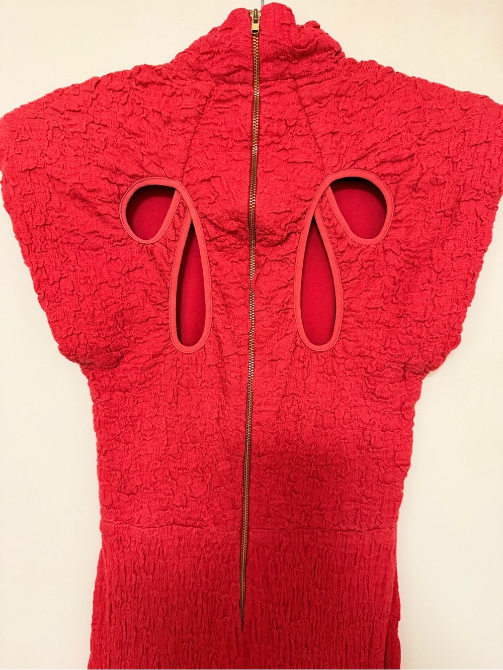 Red Textured Sleeveless Midi Dress - Picture 5 of 11